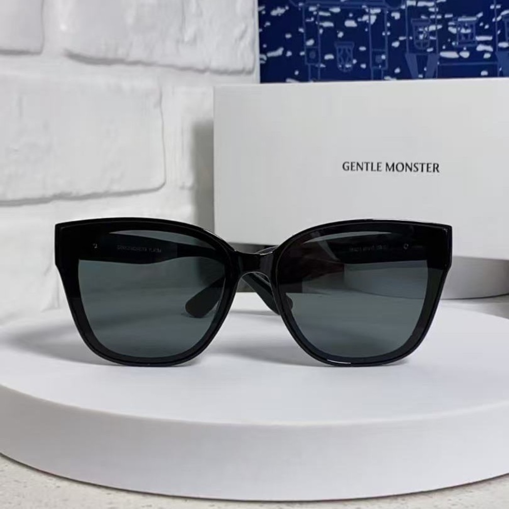 GENTLE MONSTER Oversized Black Cat-Eye Sunglasses